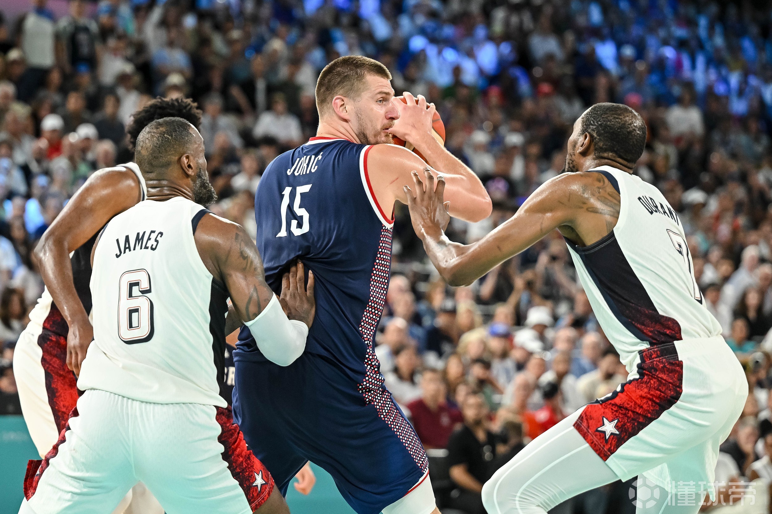 od体育官网登录网址-德国篮球赛事引发轰动，球迷热情高涨