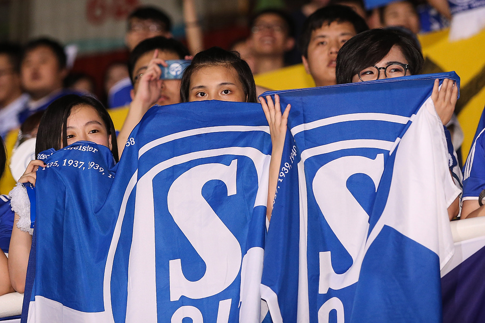 od体育app下载-沙尔克主场失利,降级区困苦境地的简单介绍