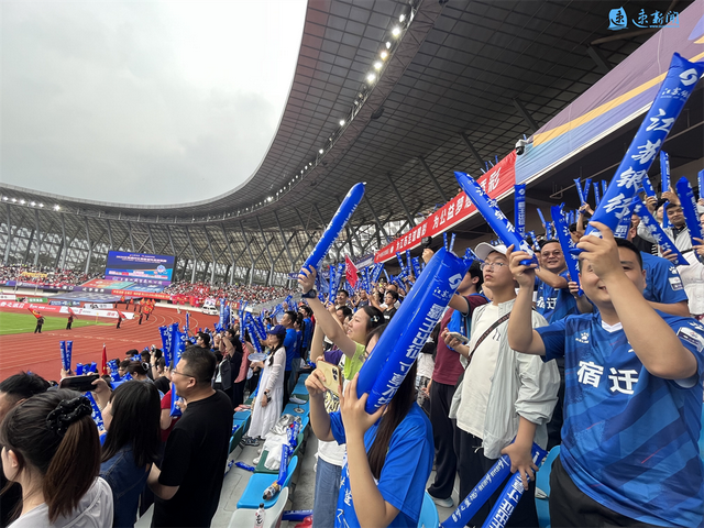 od体育官网登录网址-现场气氛热烈，球迷热情加油助威！