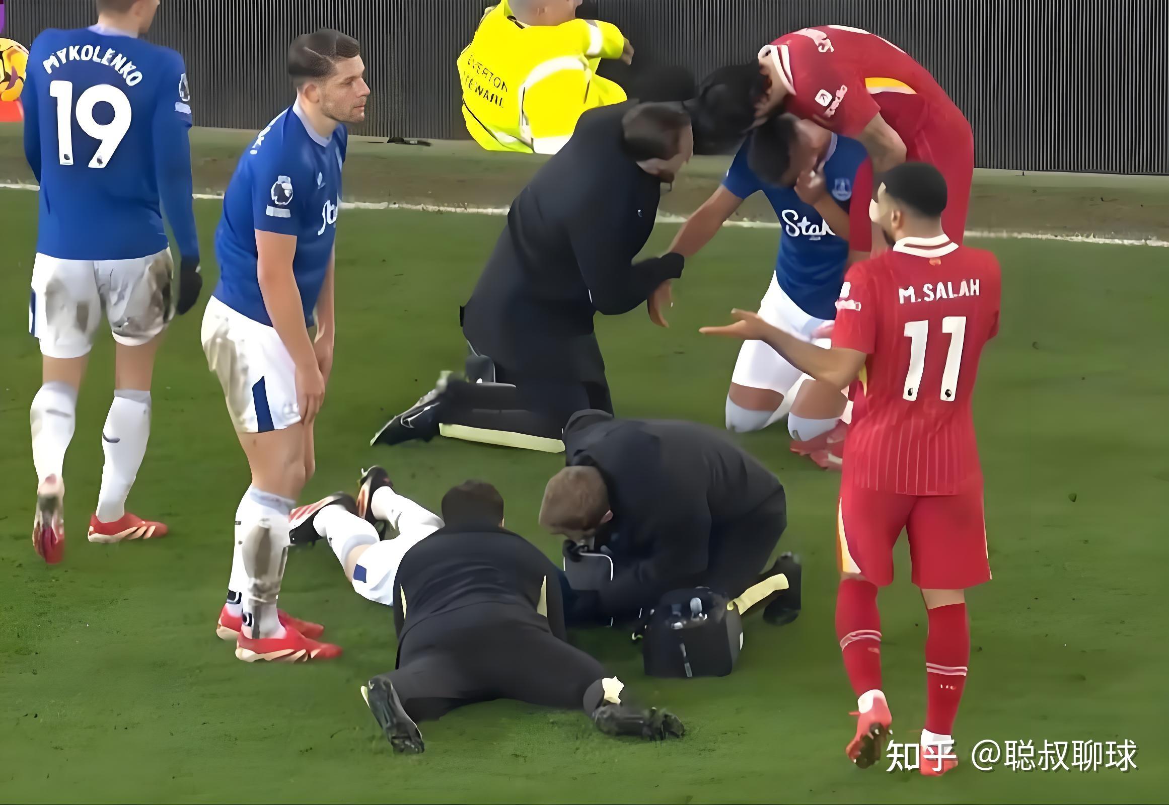 曼联战胜狼队登顶英超，卫冕冠军排名下滑