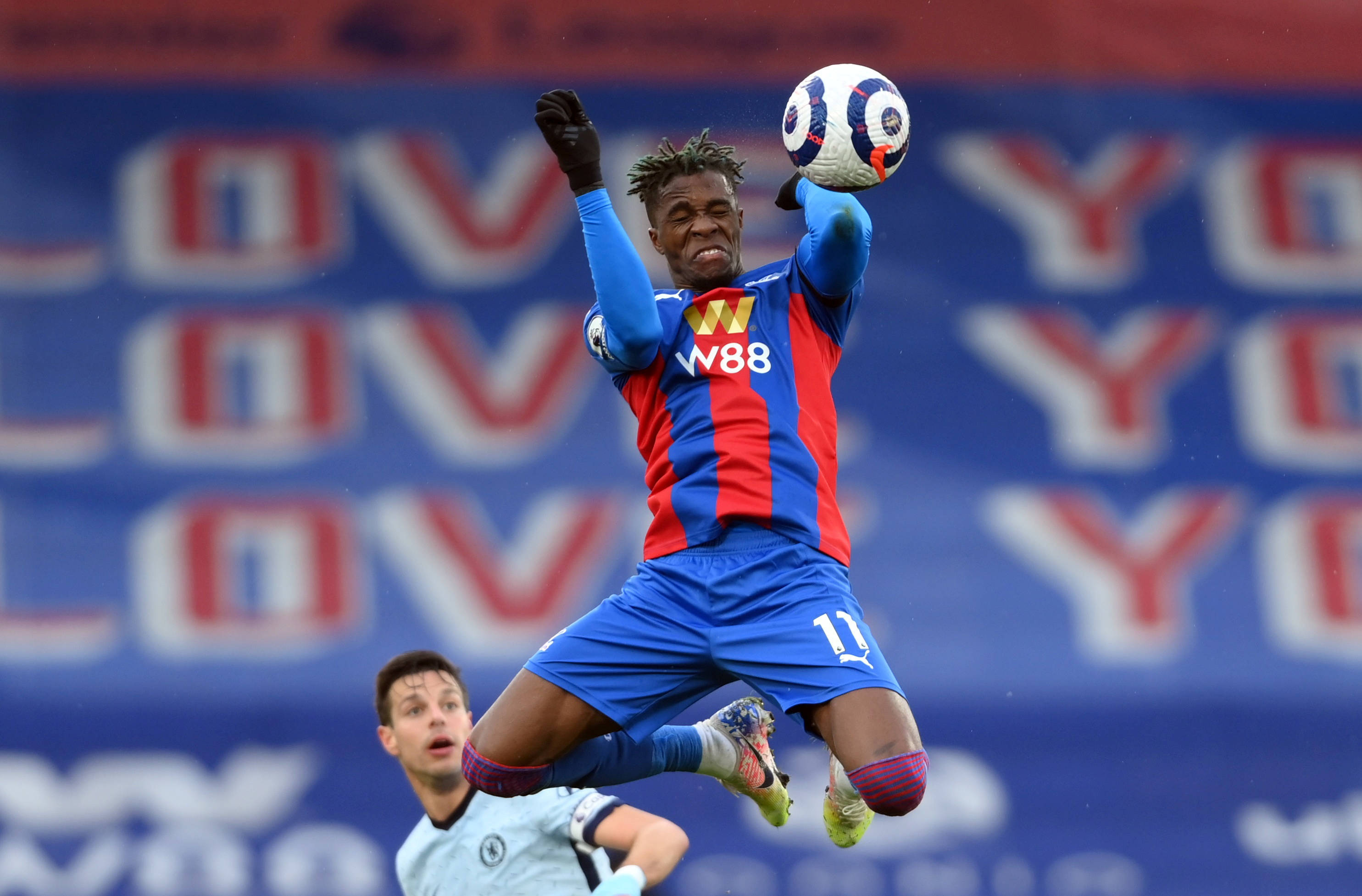 od体育app下载-切尔西中场球员制造进攻机会取得胜利