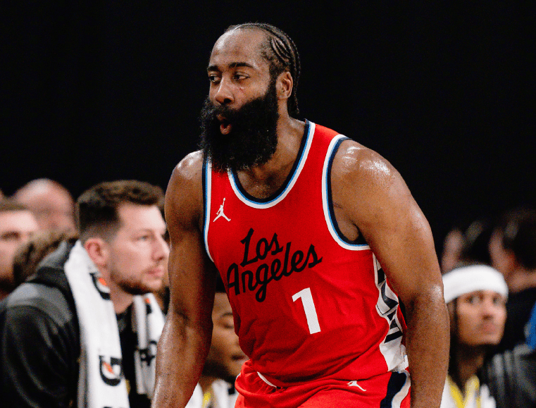 od体育电竞-快船胜独行侠，伦纳德22分